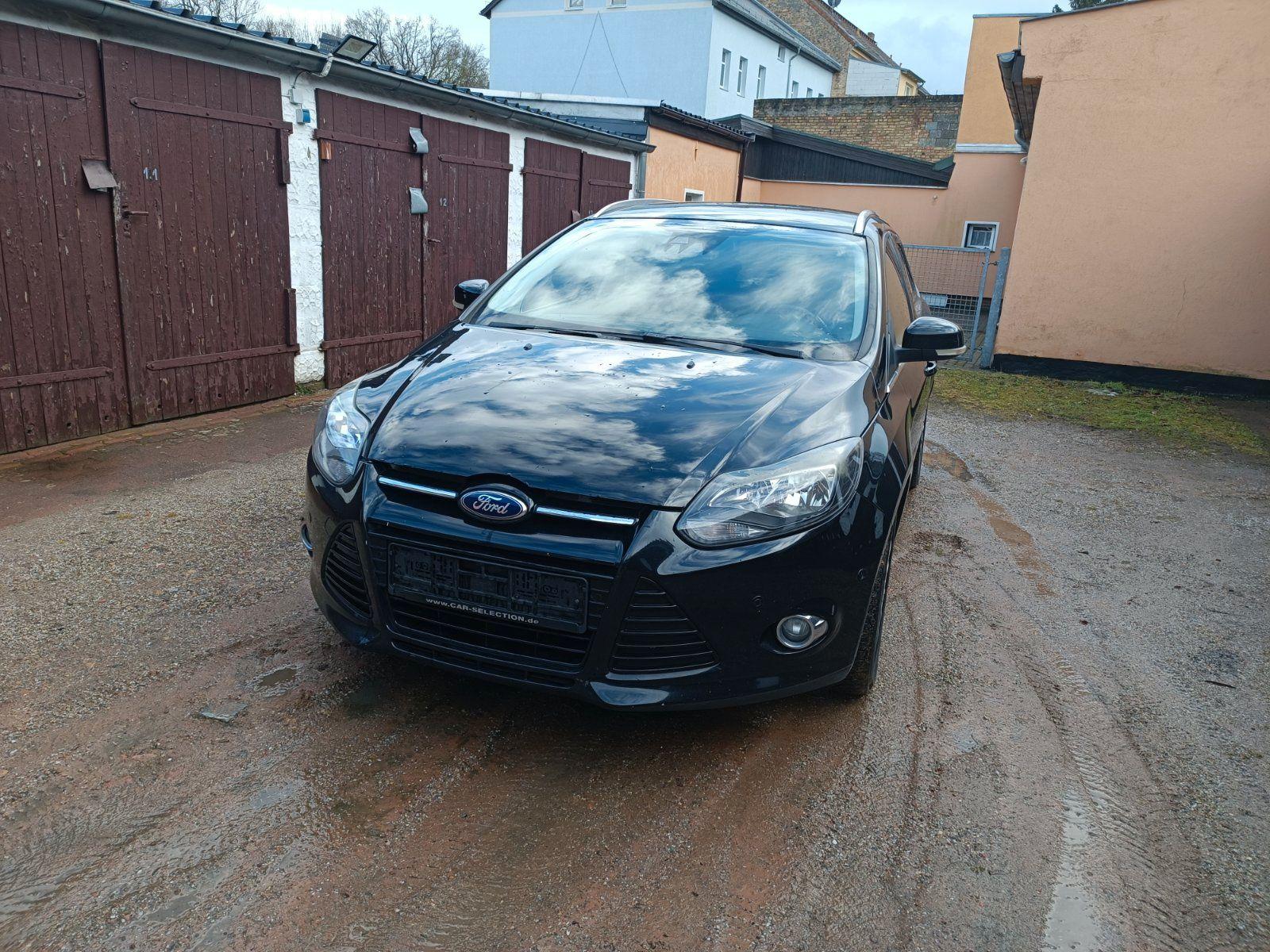 Ford Focus 2012 — салон