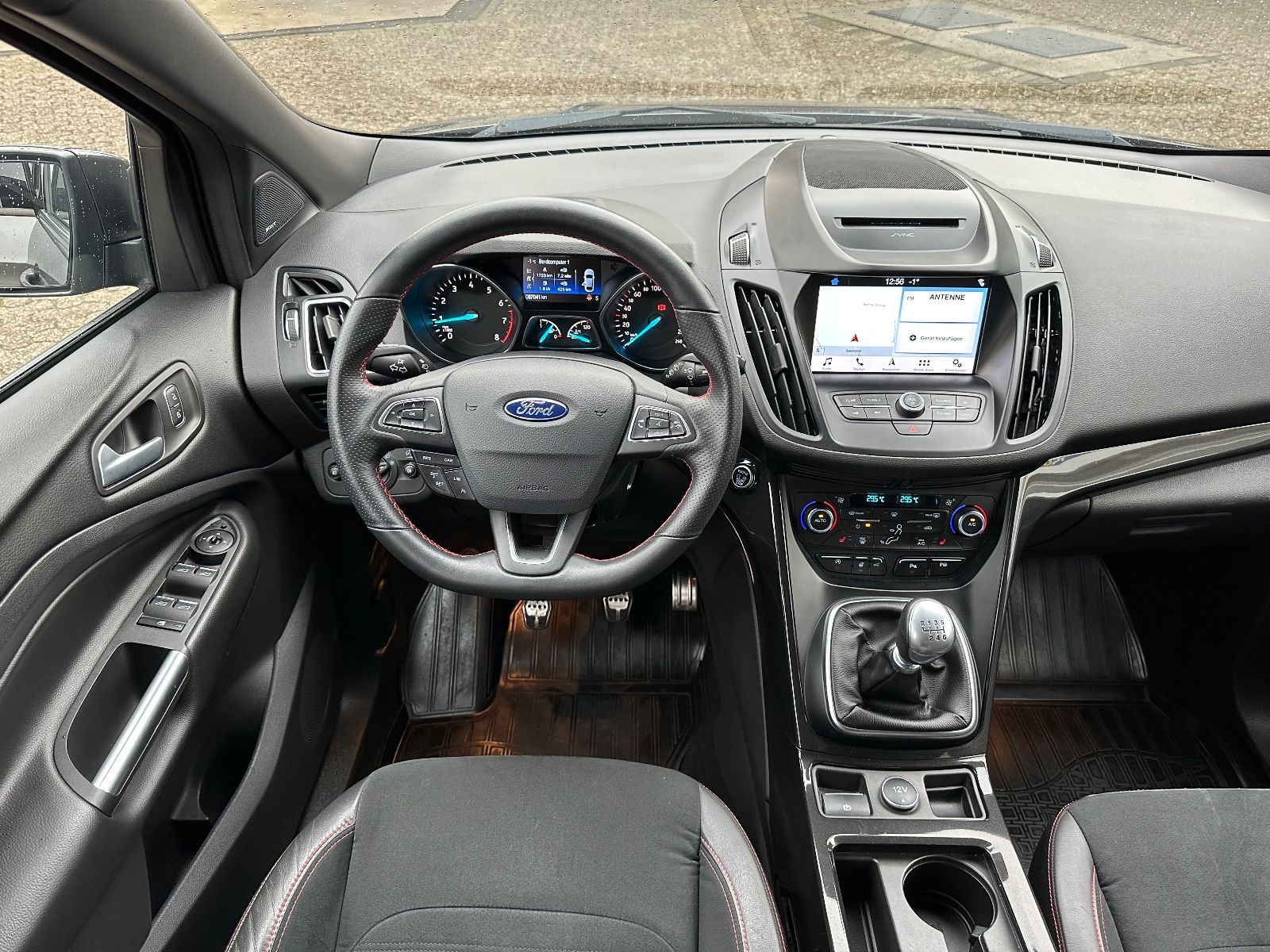 Fahrzeugabbildung Ford Kuga 1.5 EcoBoost ST-Line Navi/BiXenon/Sound/SHZ