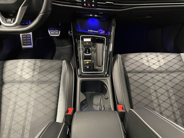 Golf VIII R-Line 1.5 eTSI DSG PANO NAVI
