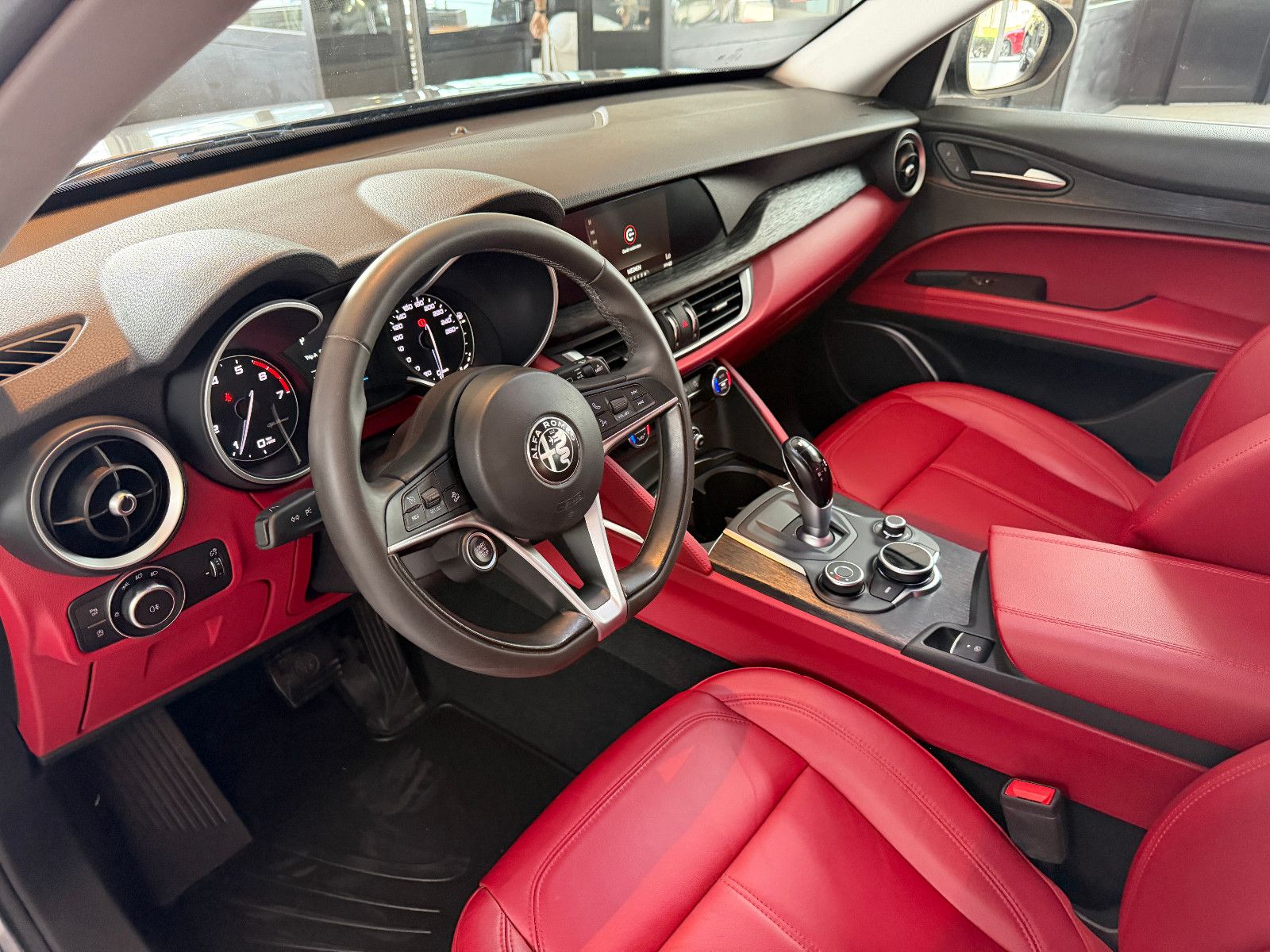 Fahrzeugabbildung Alfa Romeo Stelvio Super Q4/BI-XENON/PDC/AUTOMATIK/SPURHALT