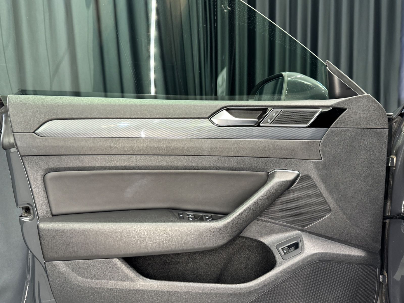 Fahrzeugabbildung Volkswagen Arteon R-Line|DSG|NAVI|ACC|DIGI-TACHO|1.HAND