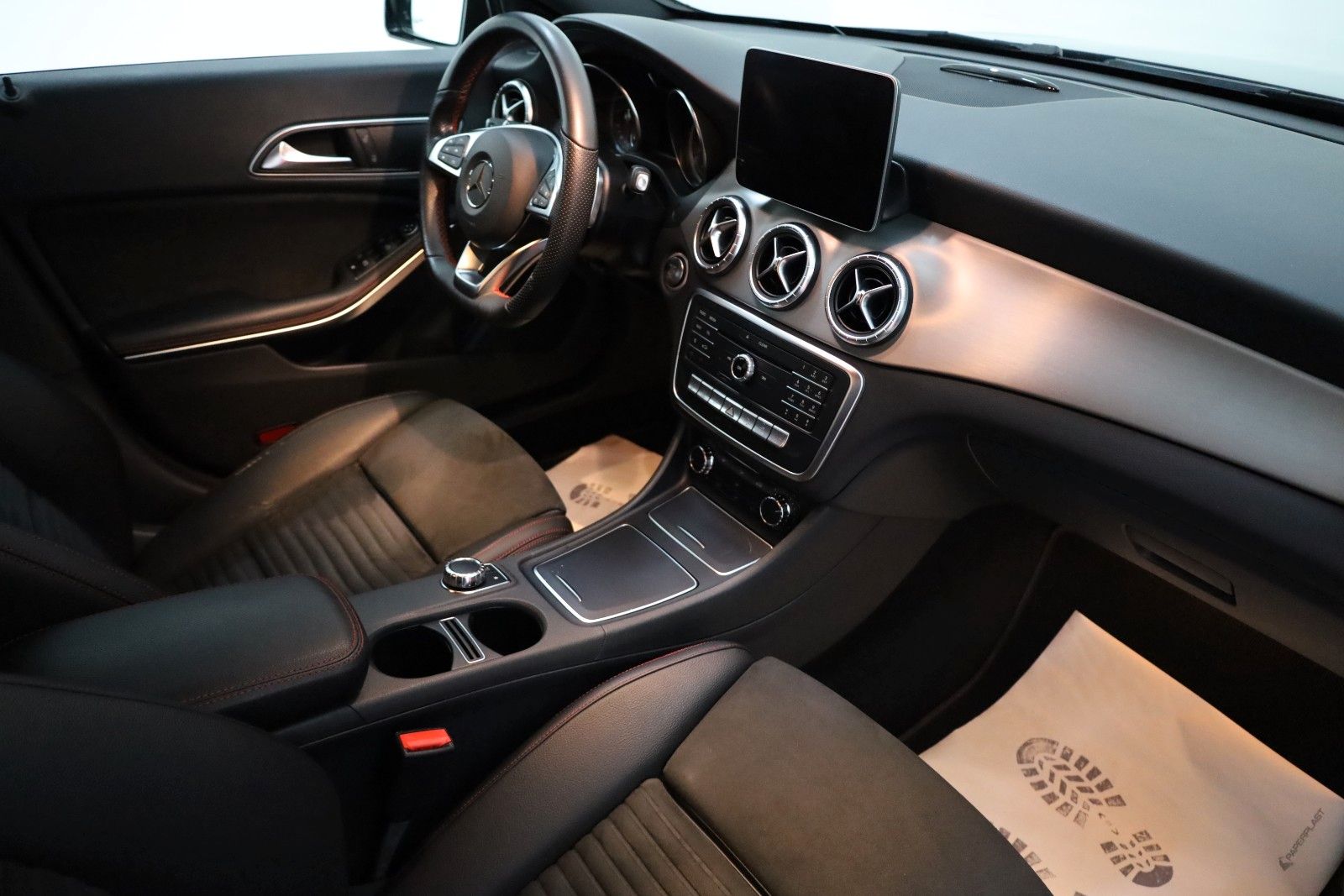 Fahrzeugabbildung Mercedes-Benz CLA 200 SB TLeder,Navi,LED,SH,Kamera,SR+WR