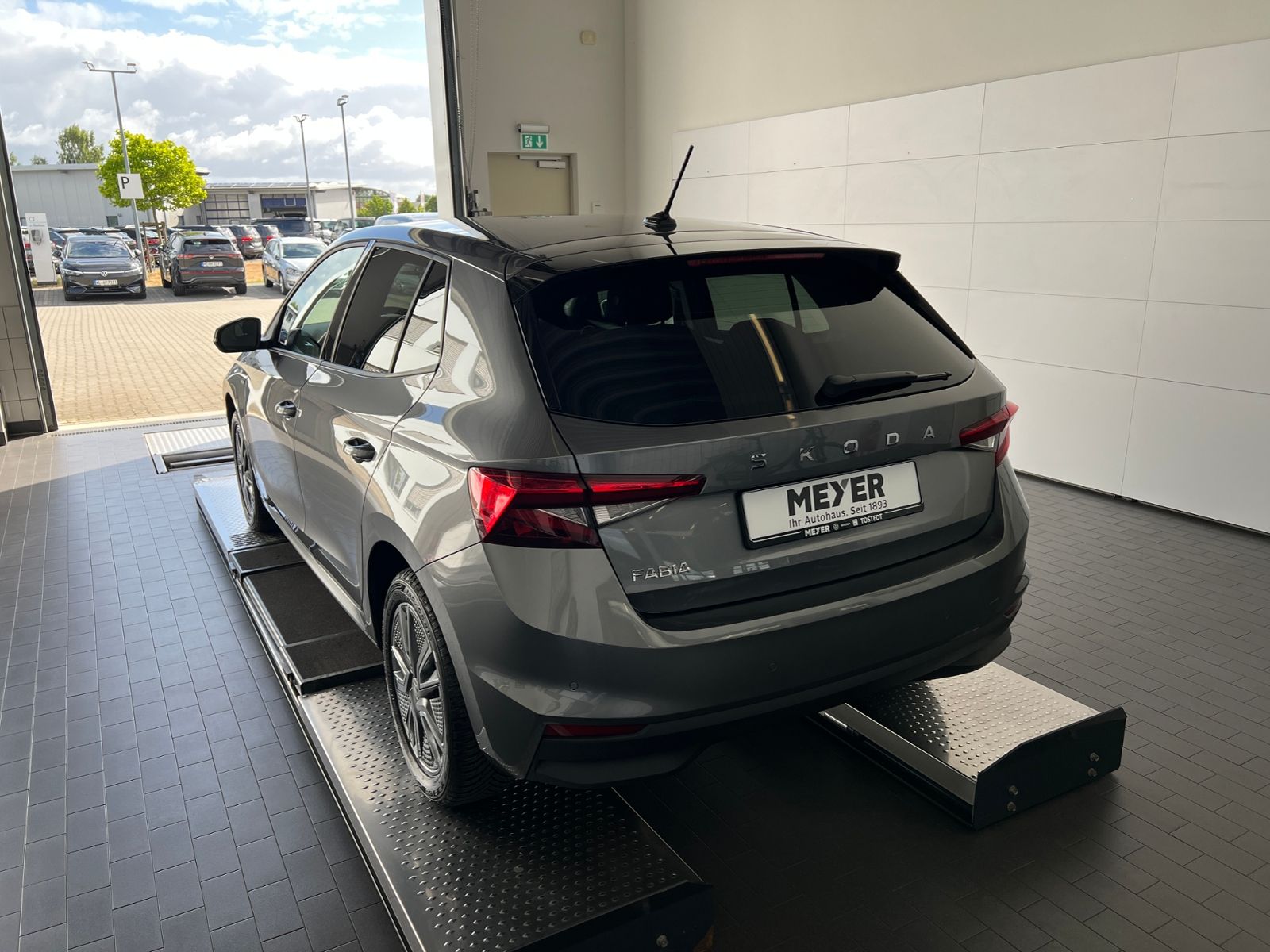 Fahrzeugabbildung SKODA Fabia Selection Tour 1.0 TSI *Vorb. AHK, LED, Ka
