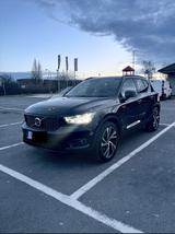 Volvo XC40 B4 R Design 2WD Pano 360° ACC BLISS 20" ALU - Volvo XC40 mit Benzin-Antrieb: Alcantara