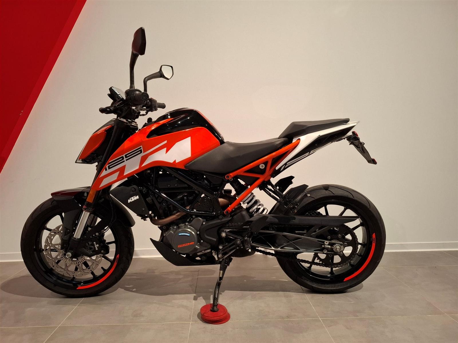KTM 125 Duke Top Zustand, Service Neu