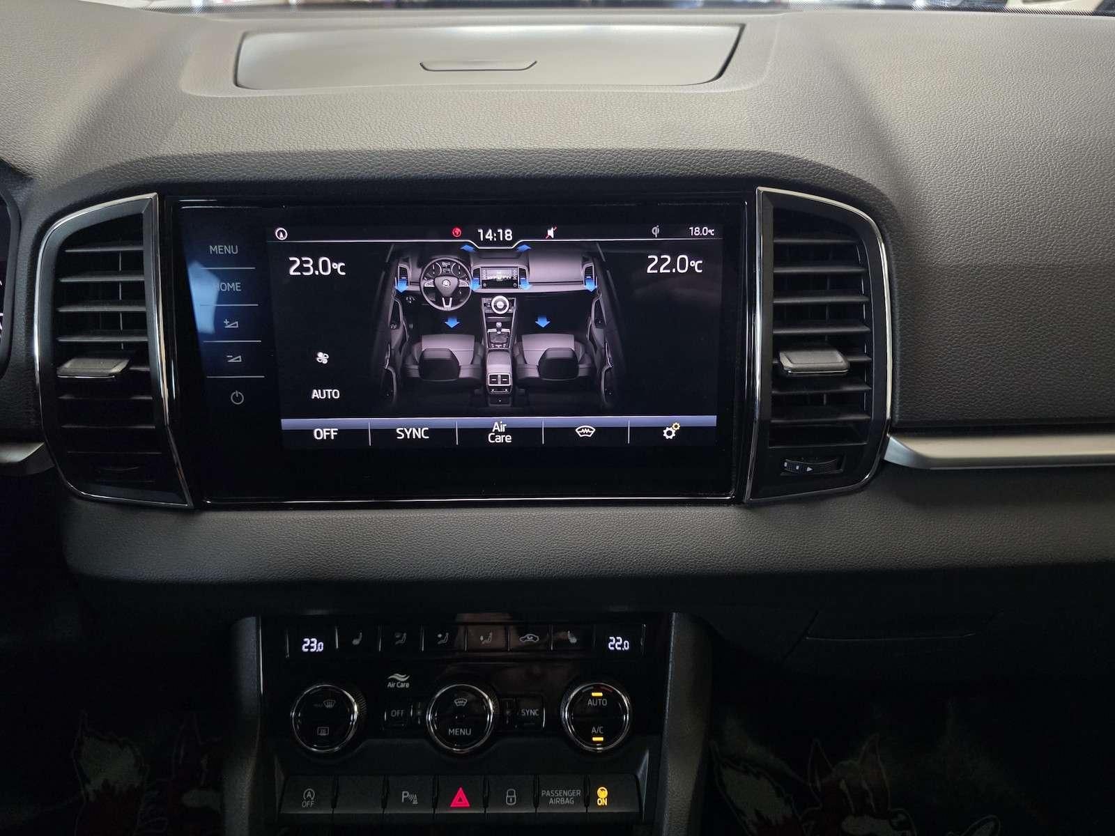 Fahrzeugabbildung SKODA Karoq 2.0 TDI/LED/Nav/Virtual/Memory/ACC/VZE/...