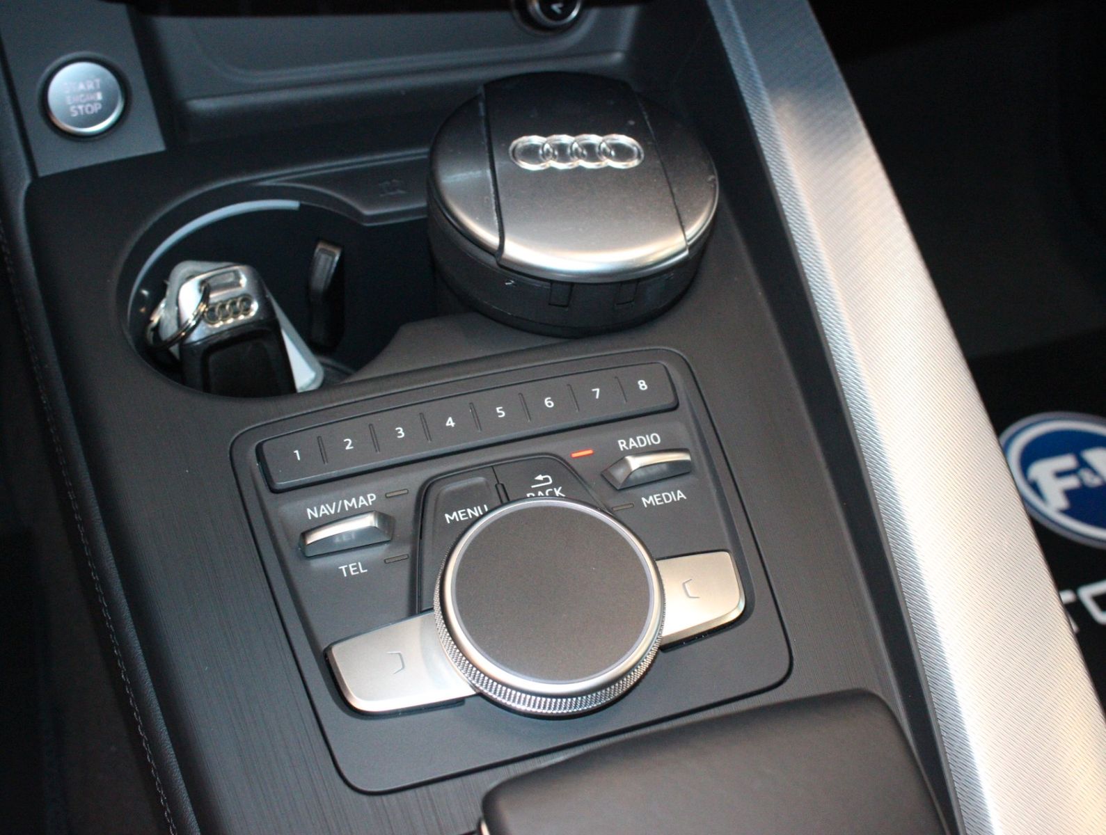 Fahrzeugabbildung Audi A4 Limousine design ultra 1. Hand*HUD*ACC*TOP