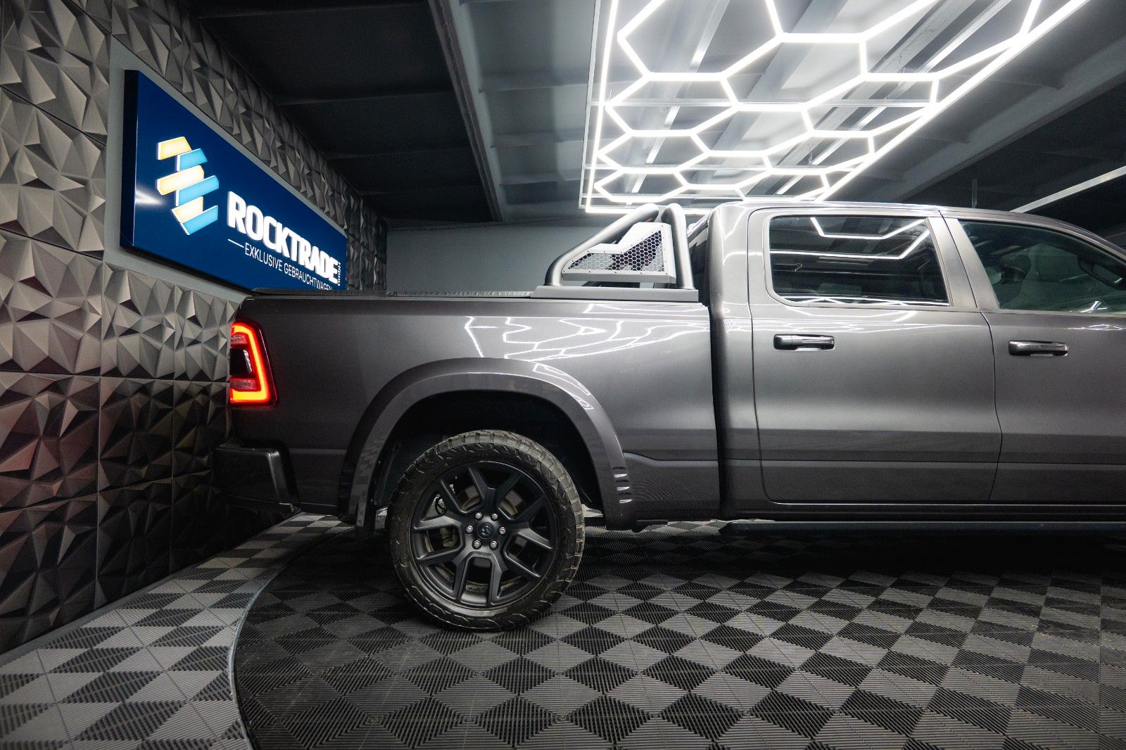 Fahrzeugabbildung Dodge RAM 5.7 V8 HEMI 4x4 Limited Longbed Airmatic 19%