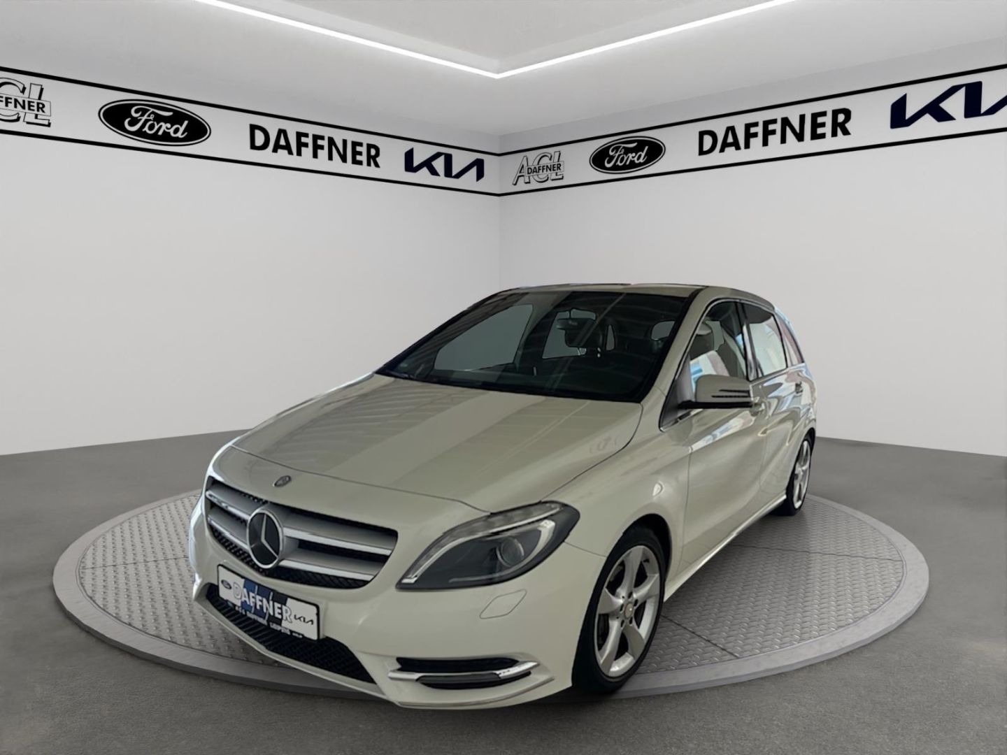 Fahrzeugabbildung Mercedes-Benz B 180 Sportpaket AHK-el. klappb. Bi-Xenon SHZ No