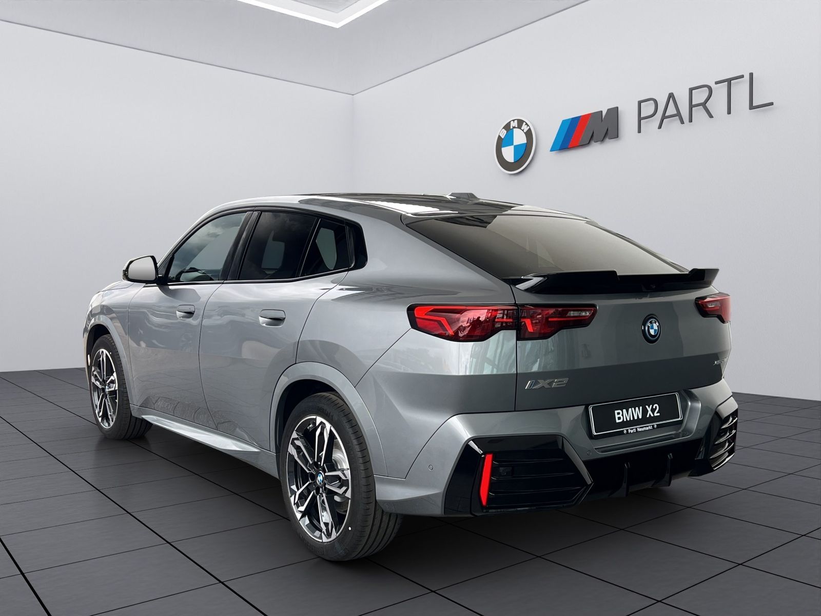 BMW iX2 xDrive30 M Sport + Pro NAVI LED PANO AHK HUD imagem 3