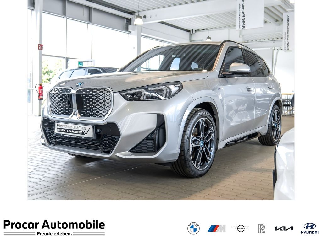 BMW iX1 eDrive20 MSport AHK Pano HeadUp ACC 19"LM
