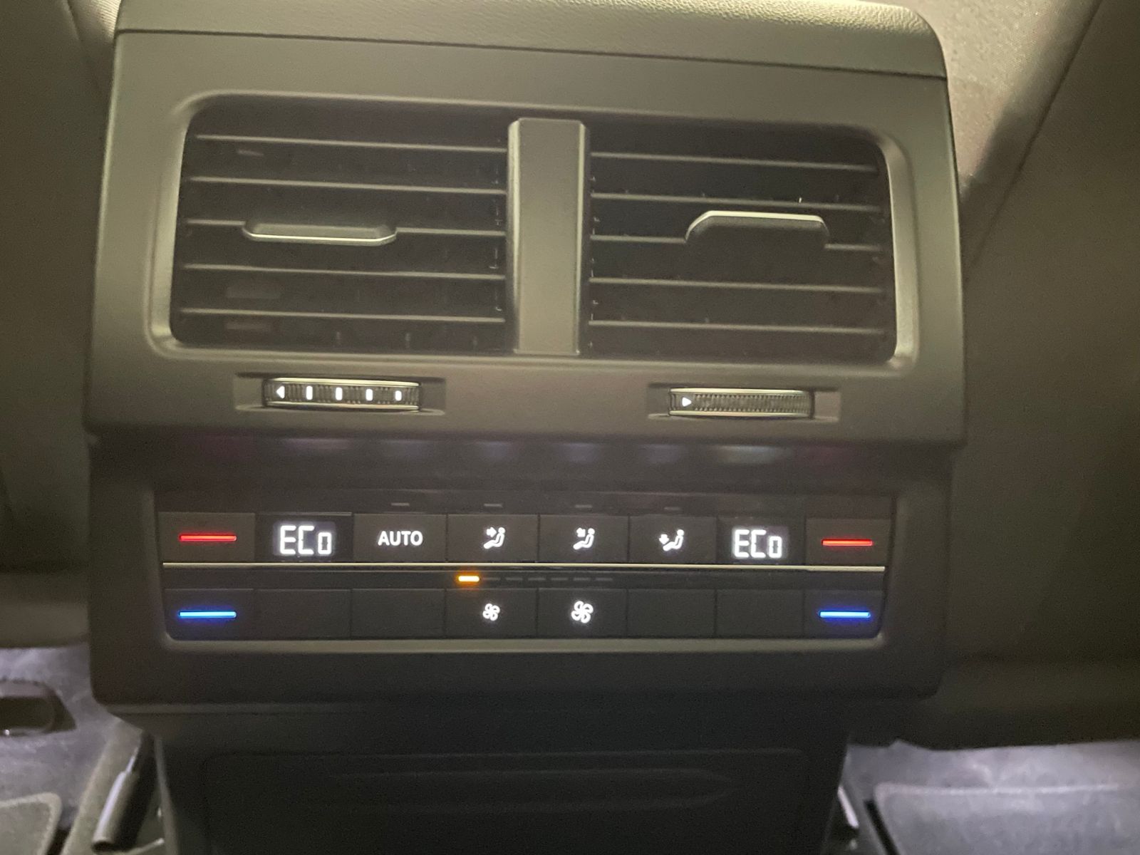 Touareg 4M 3.0 V6 TDI LED AHK NAVI ACC RFK