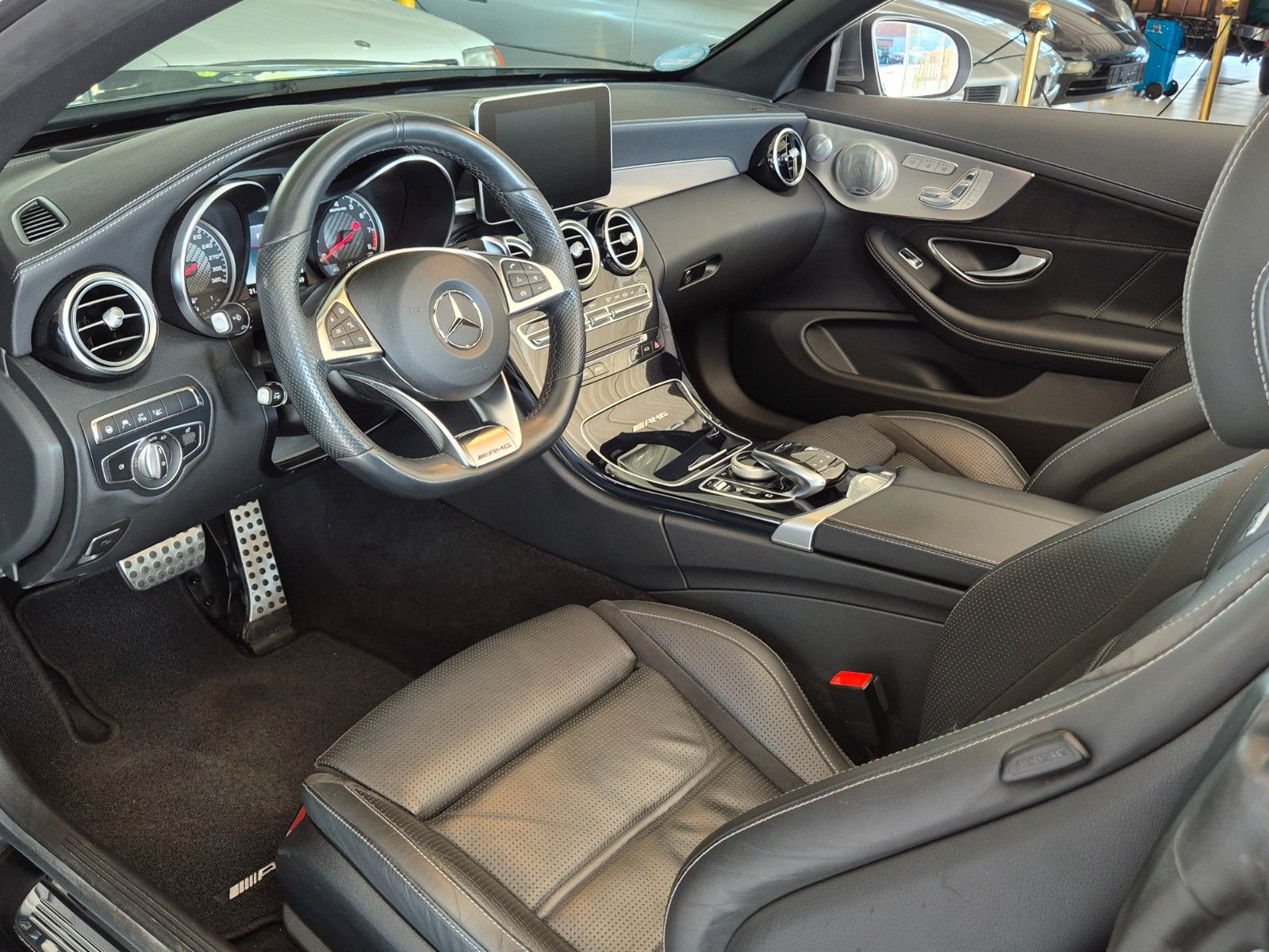 Fahrzeugabbildung Mercedes-Benz C 63 AMG Cabrio/Dt./Burm/Head/Fahrpaket