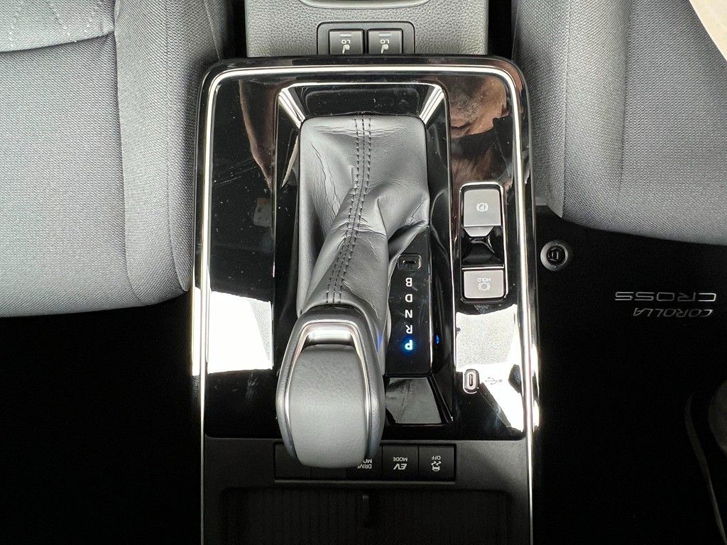 Fahrzeugabbildung Toyota Corolla Cross 2.0 Hybrid FWD Teamplayer