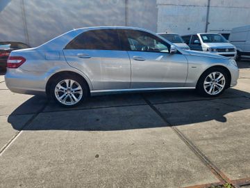 Mercedes E 200 - 4