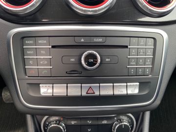 Fahrzeugabbildung Mercedes-Benz CLA 200*Navi*Bluetooth*Tempomat*Klima*