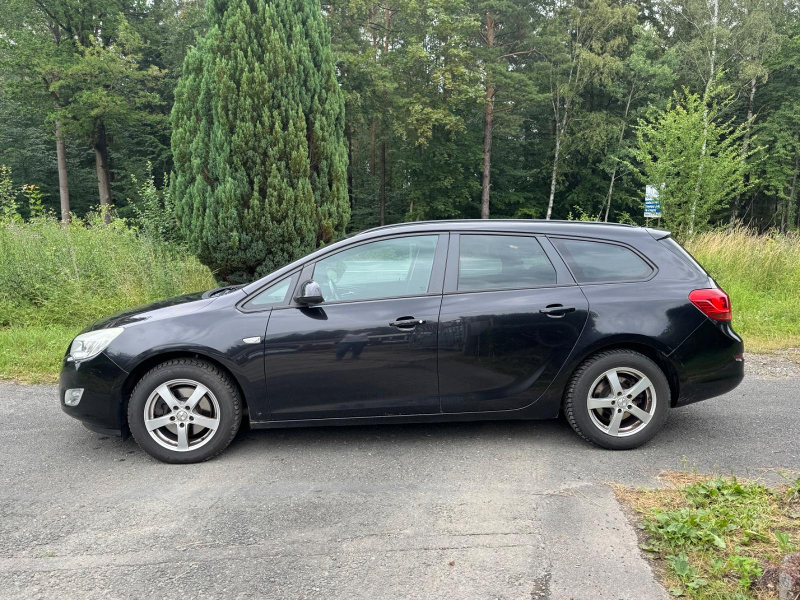 Opel Astra 2011 — engine 1.686 cm³, 110 HP (81kW)