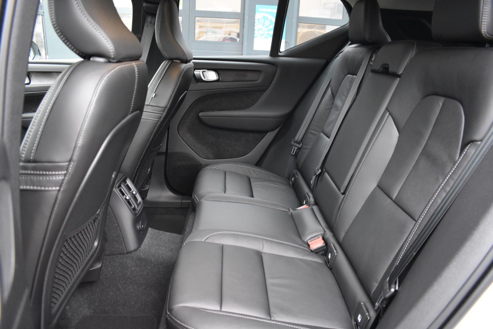 Fahrzeugabbildung Volvo XC40 T5 Recharge 2WD Plus Dark*RFK*H&K*ACC