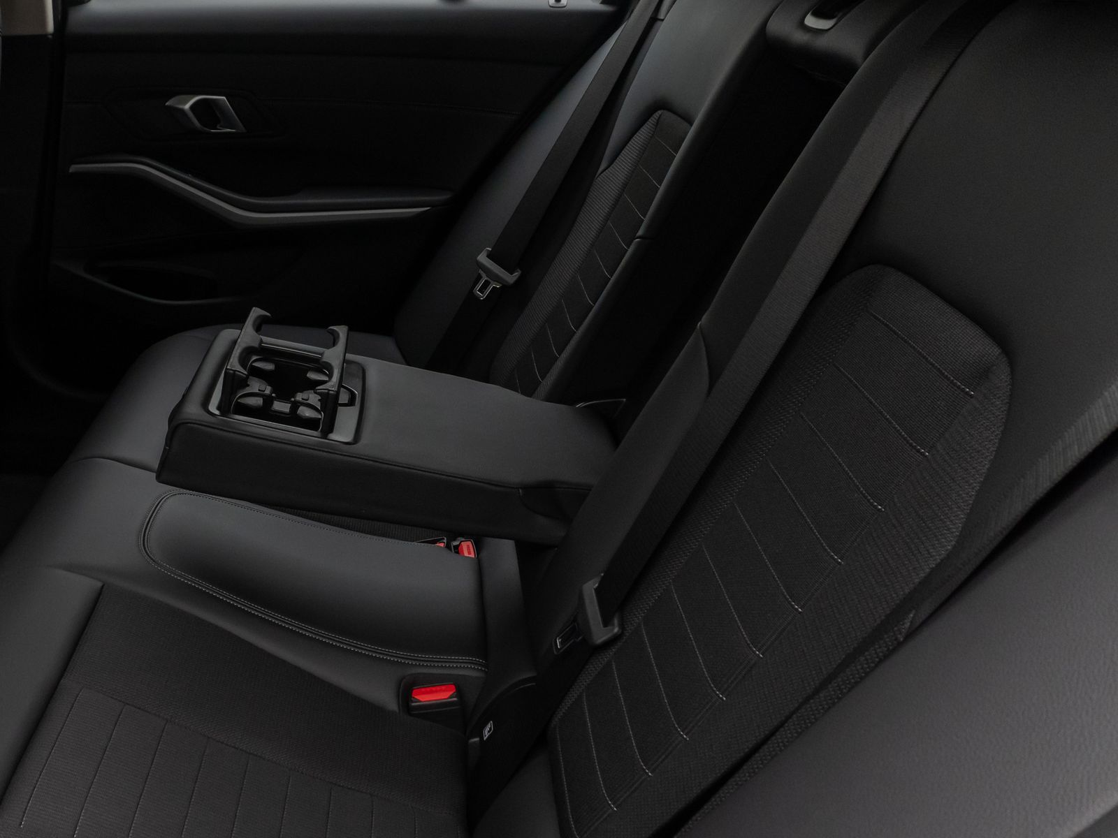 Fahrzeugabbildung BMW 330e DAB CockPit+ PDC Geschwindigkeitsreg Sport