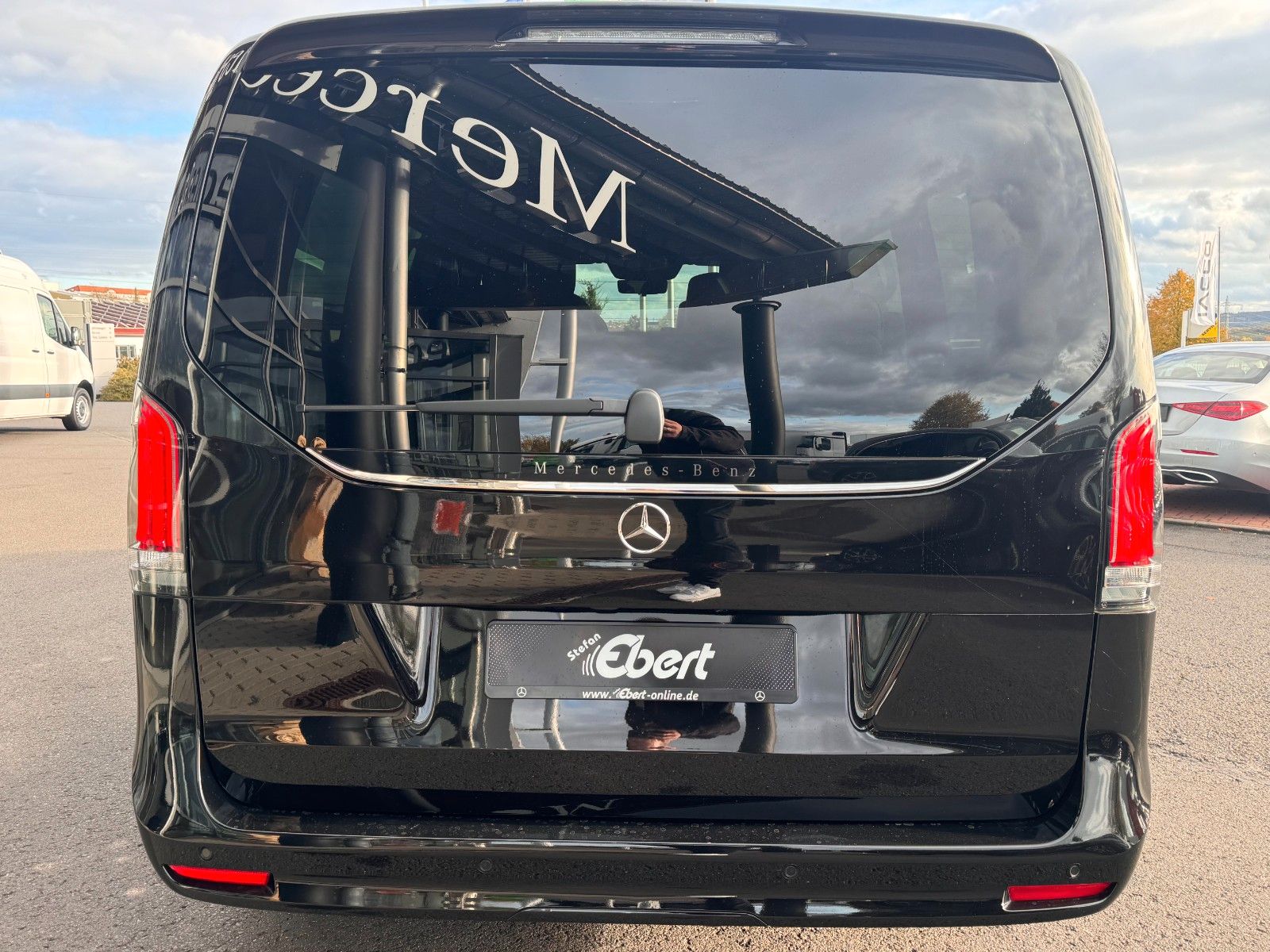 Fahrzeugabbildung Mercedes-Benz V 300 d EXCLUSIVE AIRMATIC AHK2,5 Standheiz