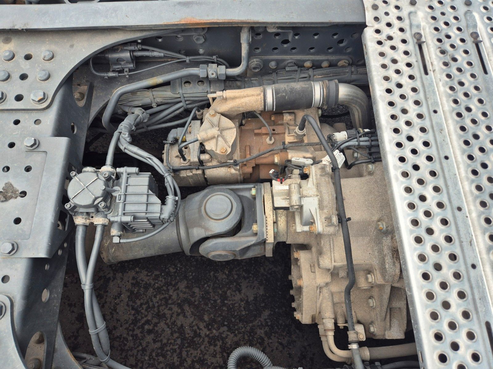 Fahrzeugabbildung Mercedes-Benz Actros 2653 LS 6x4 Retarder 120.000kg