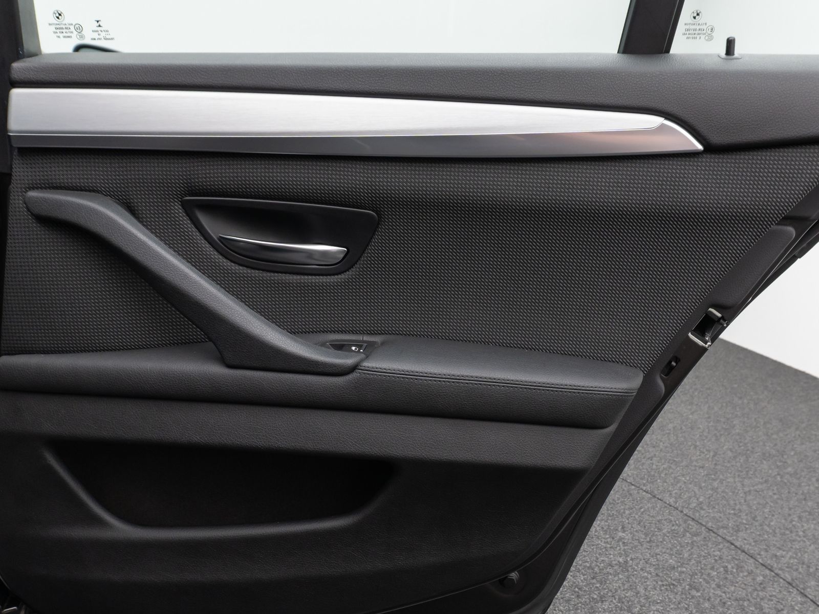 Fahrzeugabbildung BMW 520d Kamera Glasdach HUD HiFi Komfort Alarm AHK