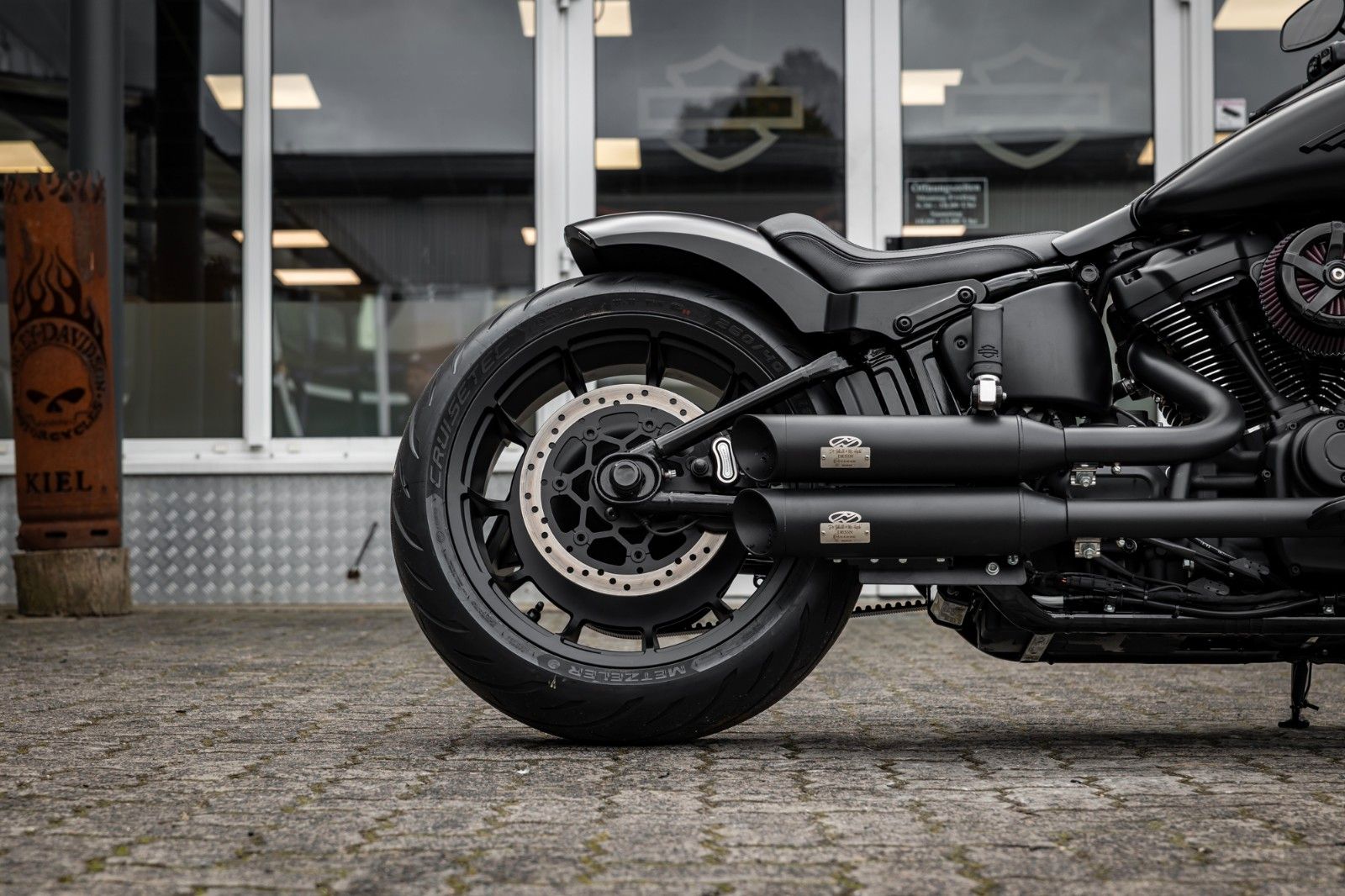 Fahrzeugabbildung Harley-Davidson ALL MATT DARK BOY FLFBS 117 MY25-H-D Kiel Custom