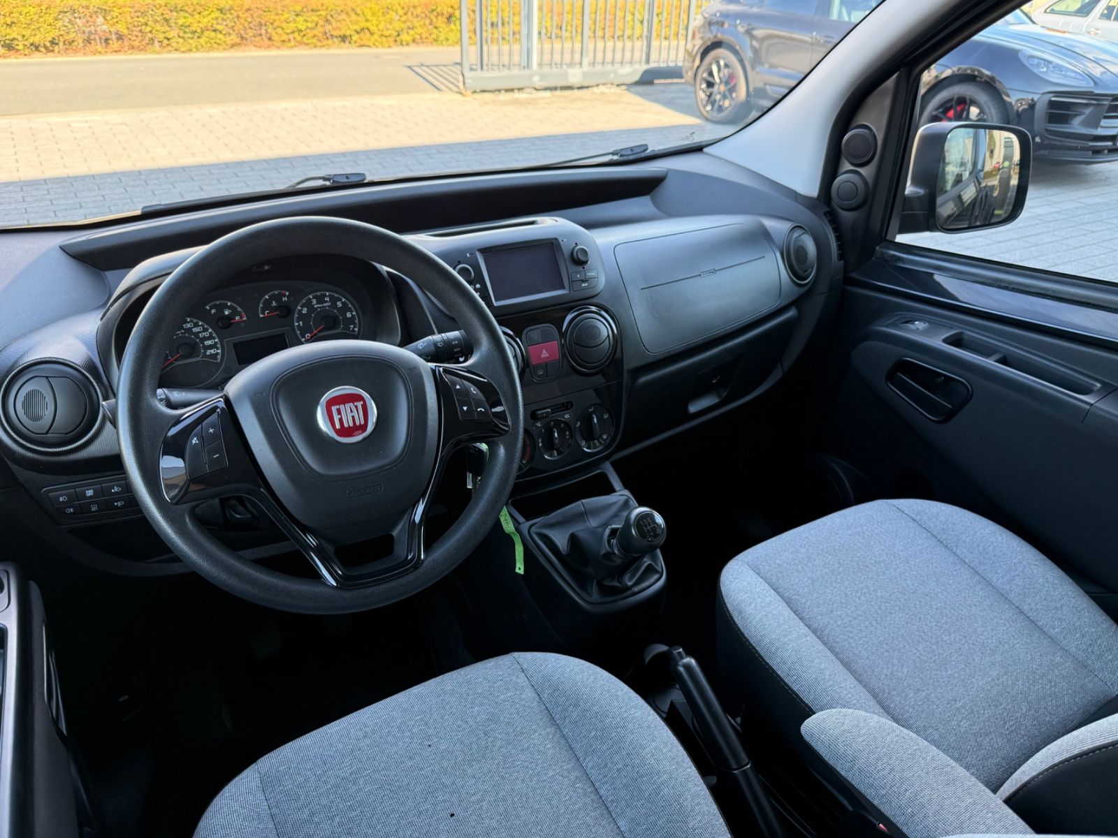 Fahrzeugabbildung Fiat Qubo Lounge KLIMAANLAGE SITZHEIZUNG PDC