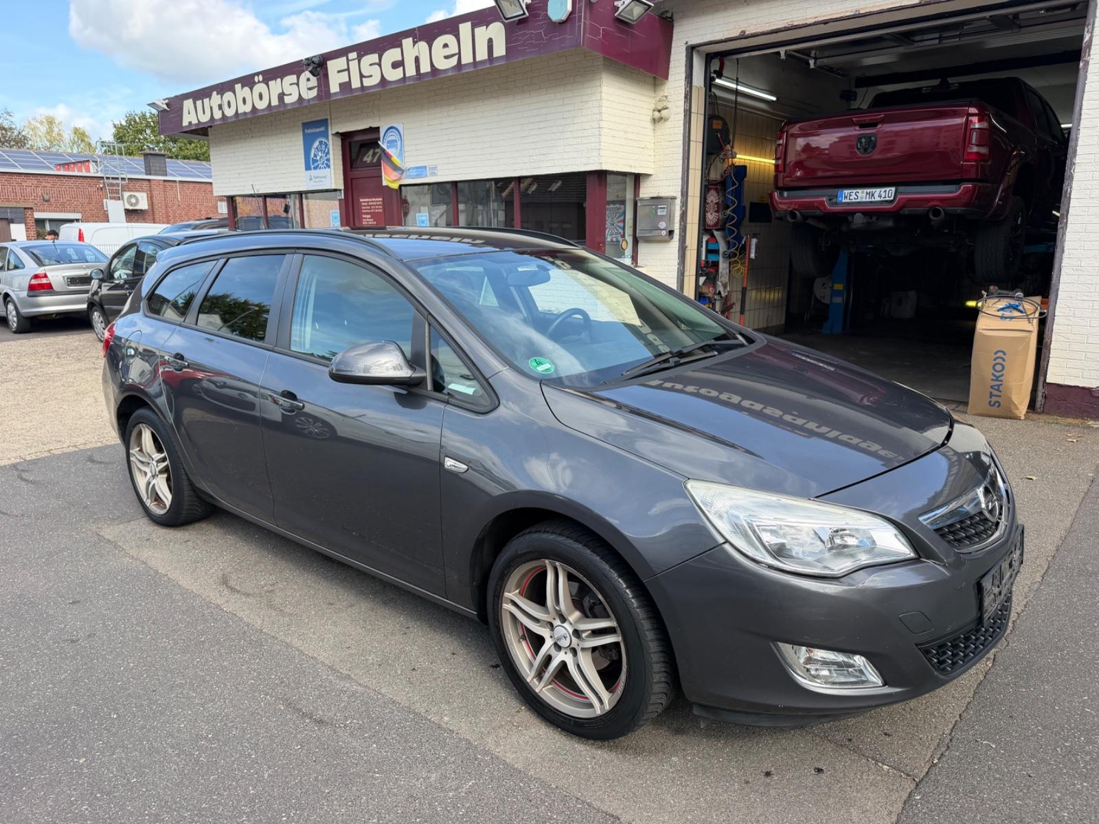 Opel Astra J Sports Tourer Design Edition