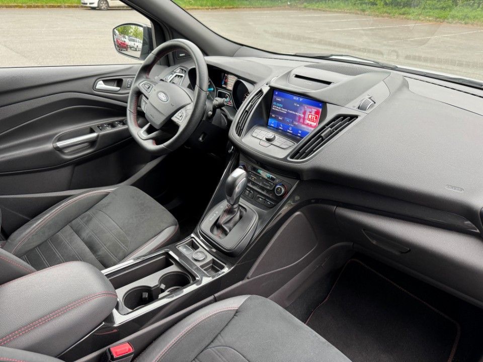 Fahrzeugabbildung Ford Kuga 2.0 ST-Line Pano Navi Teilleder 4x4