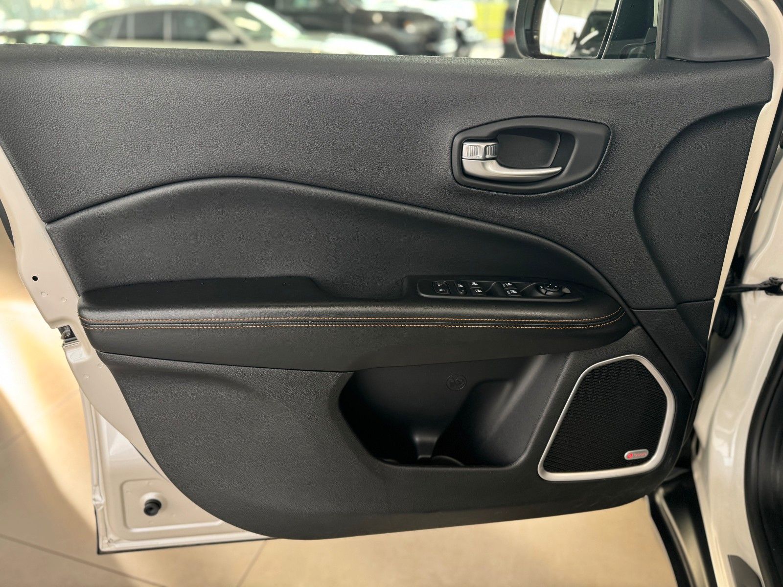 Fahrzeugabbildung Jeep Compass 1.4T Limited 4WD "Pano AHK Winterpaket"