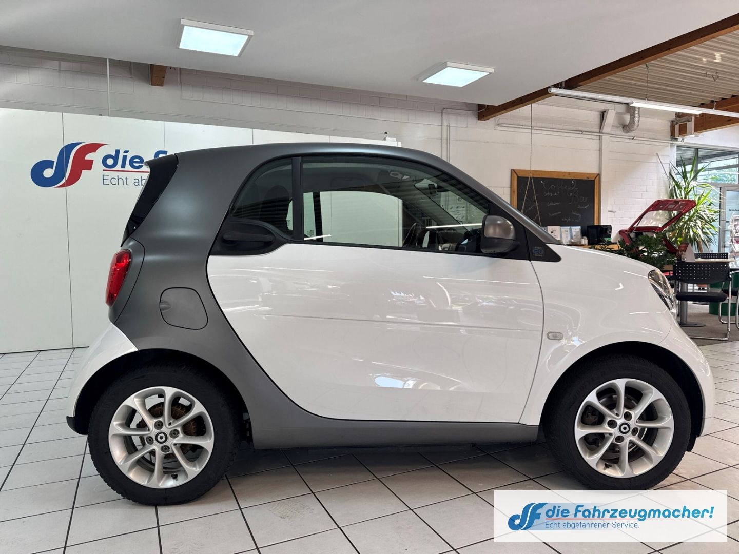 Fahrzeugabbildung Smart fortwo coupe electric drive EQ Navi Klimaautom K