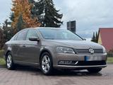 Volkswagen VW Passat B7 2.0 BlueMotion 140ps HU01/27 - Volkswagen Passat: Ps 140