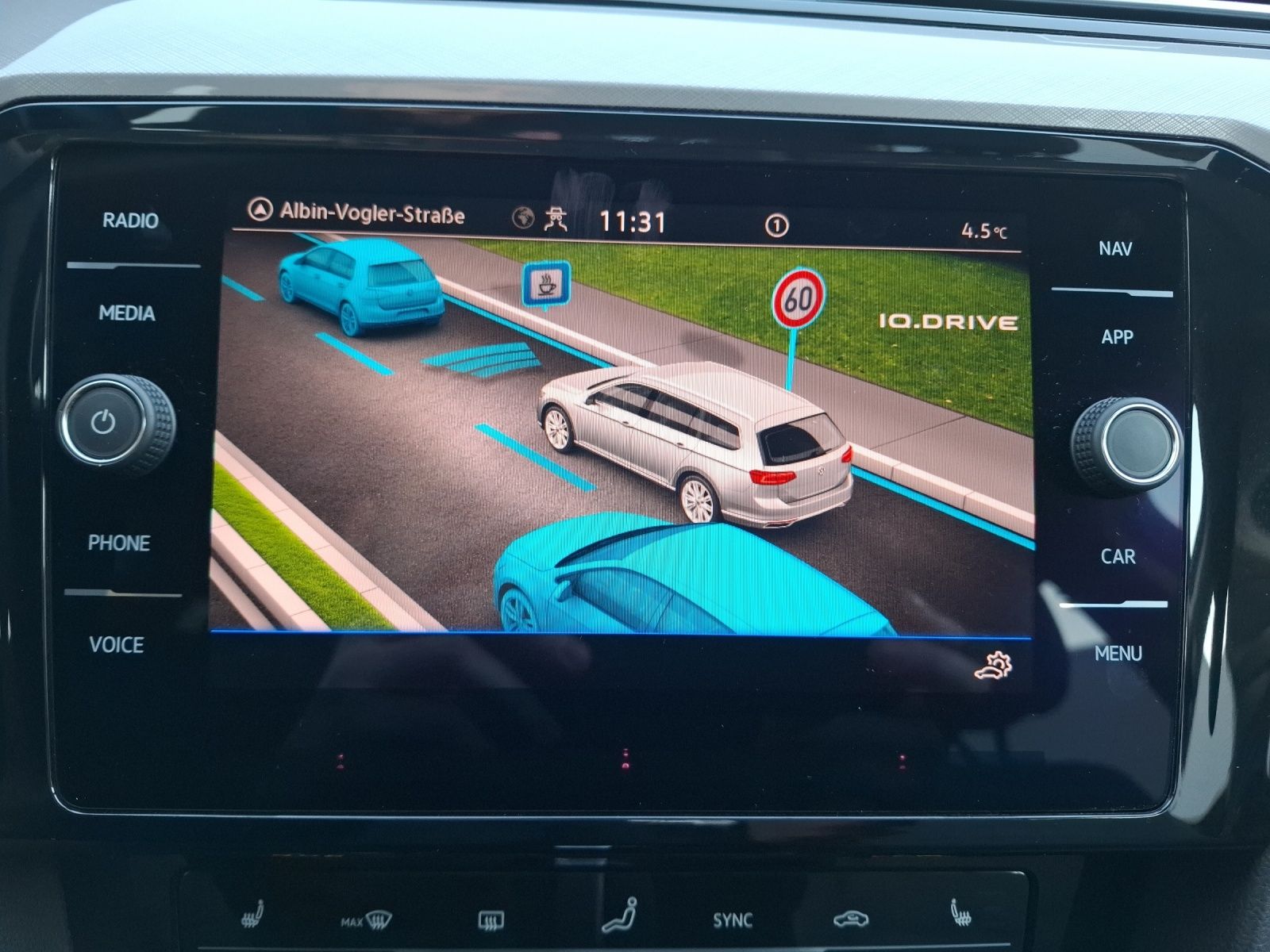 Fahrzeugabbildung Volkswagen Passat Variant TSI Business DSG Matrix Navi ACC