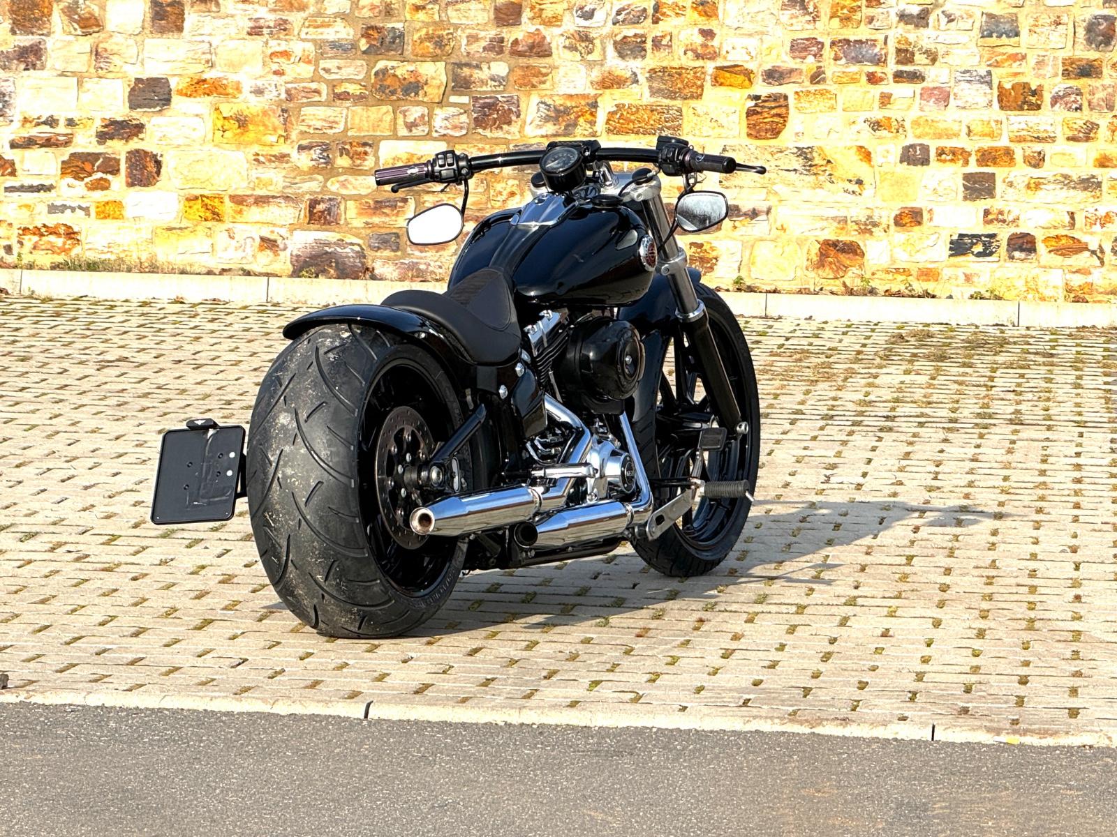Harley-Davidson BREAKOUT FXSB 103 CUSTOM 260er