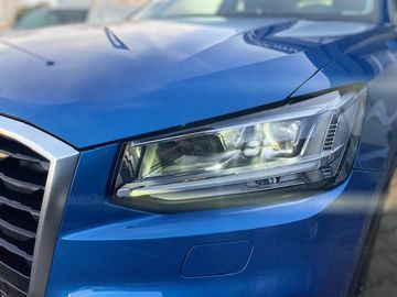 Fahrzeugabbildung Audi Q2 35 TFSI S tronic design LED AHZV PDC