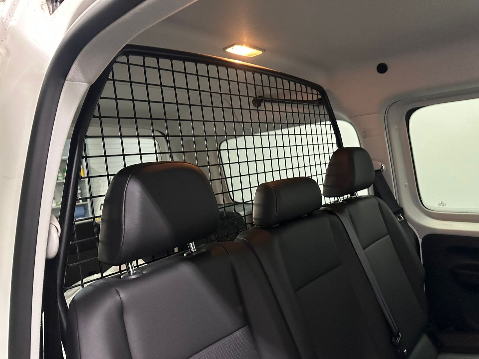 Fahrzeugabbildung Volkswagen Caddy Maxi 2,0TDI 5-Sitzer*AHK*TEMPO*NAVI*