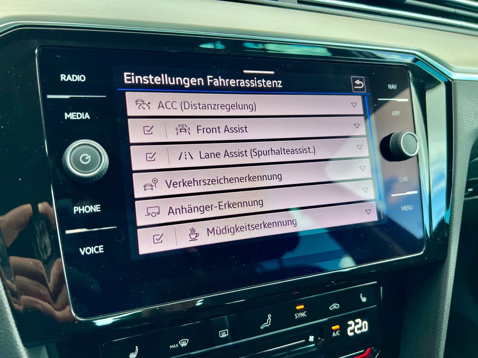 VW Passat Variant Elegance AAC AHK GZJR CARPLAY