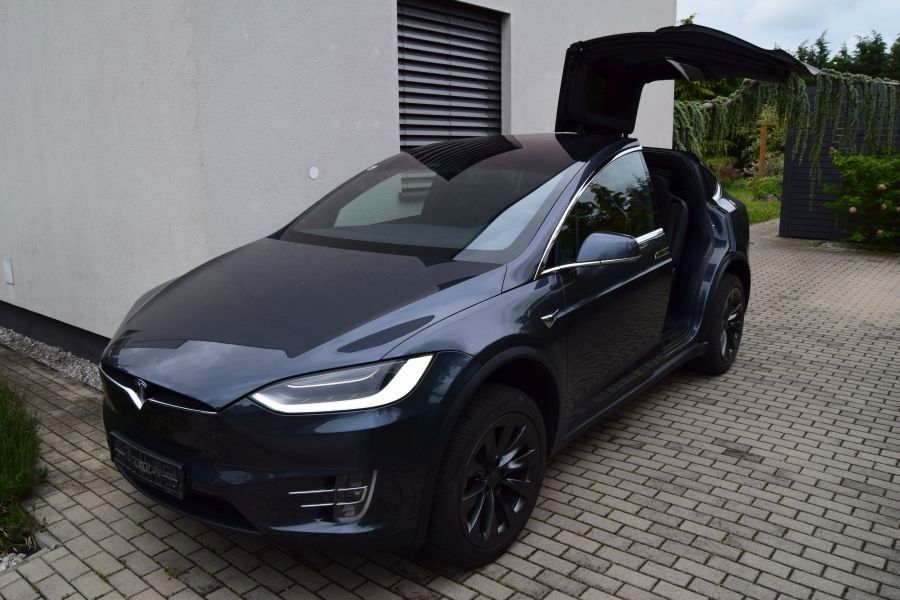 TESLA Model X