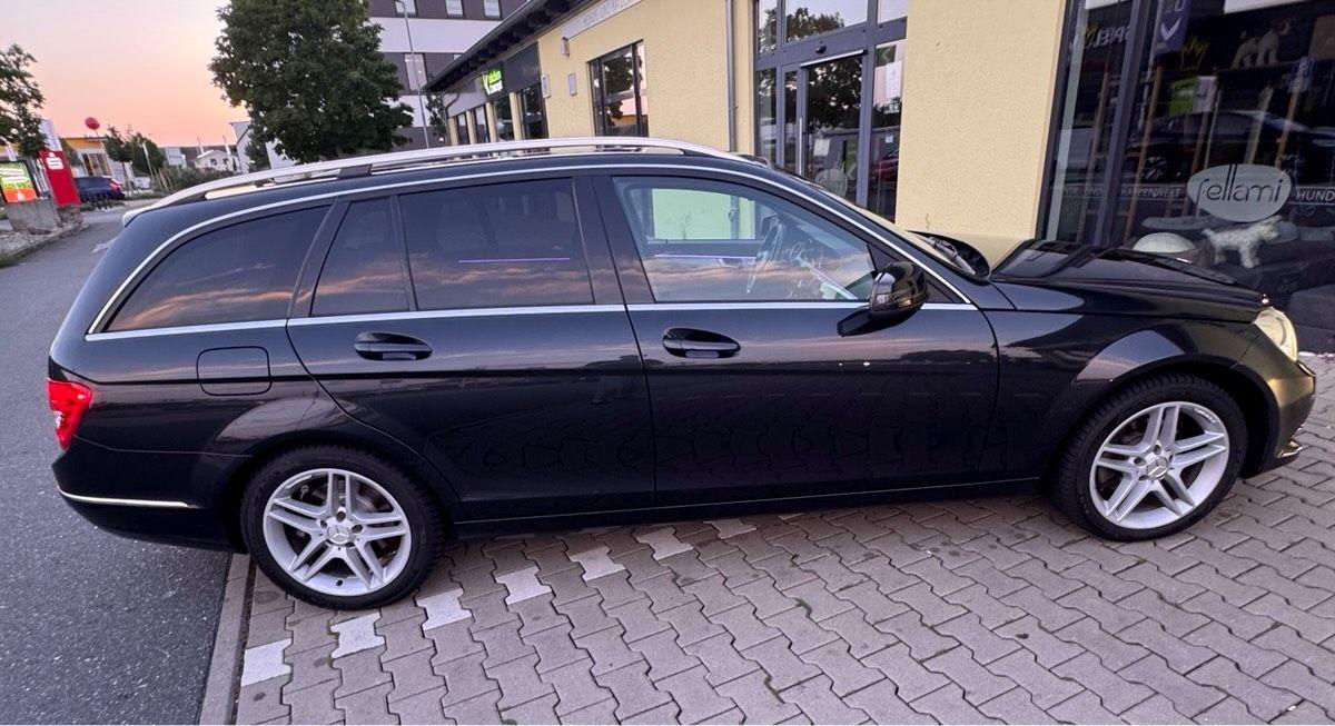 Mercedes-Benz C200 2011 — rear view