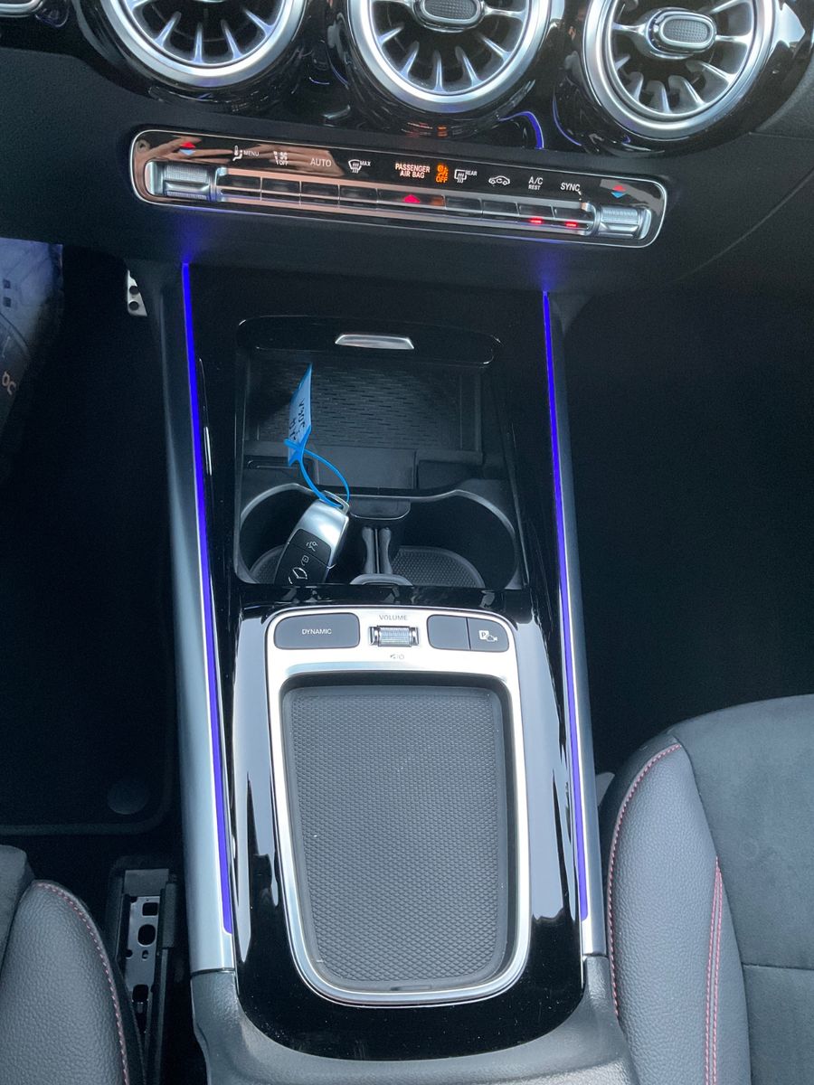 Fahrzeugabbildung Mercedes-Benz GLA 200 d DCT,AMG,AHK,Kamera,Multibeam,Distronic