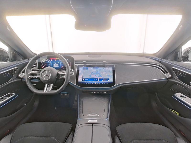 Mercedes-Benz E 220 T d , AMG NIGHT AHK DISTR KAMERA PANO SPUR