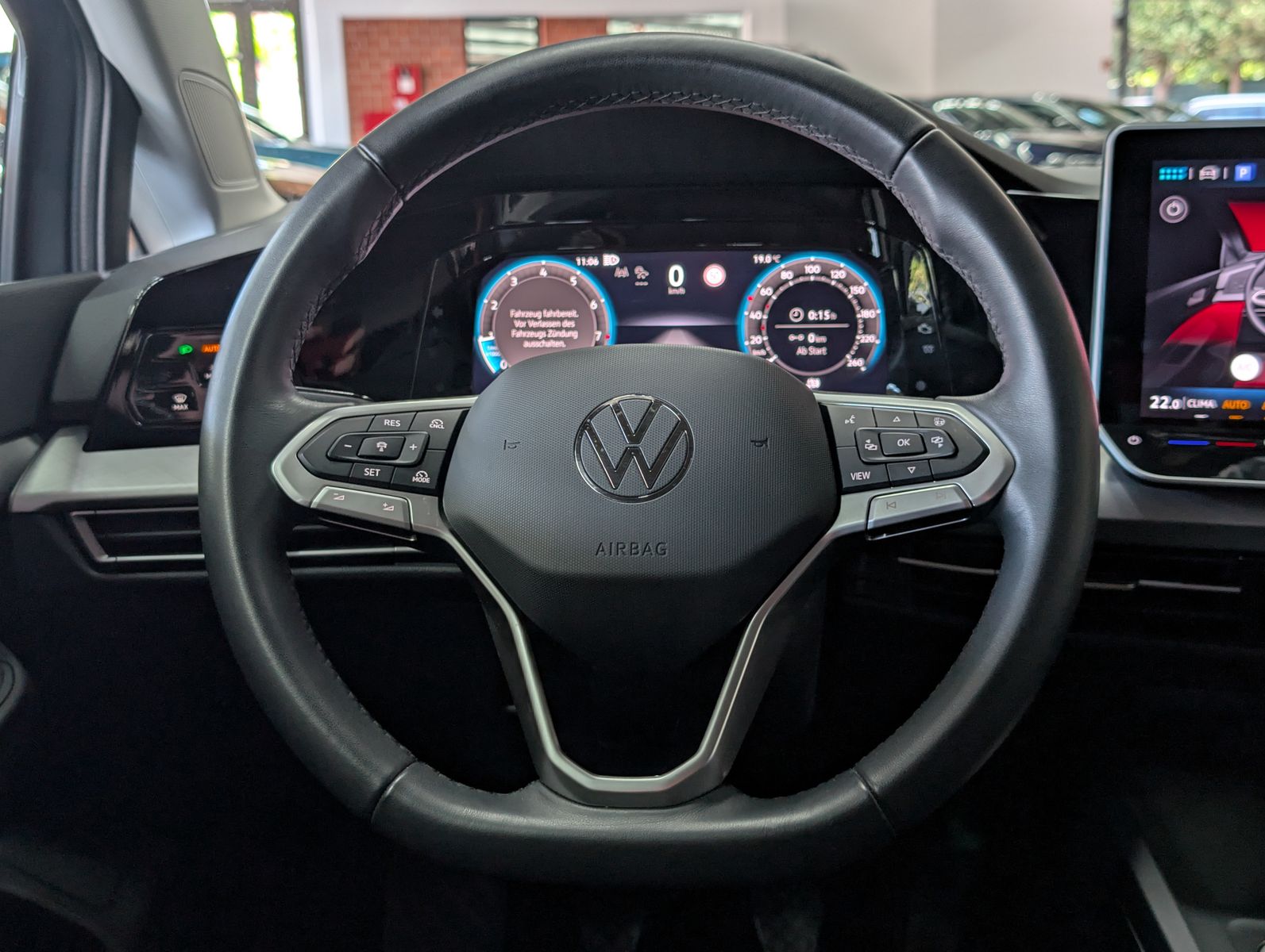 Fahrzeugabbildung Volkswagen Golf 1.5 TSI Life ACC LED SHZ VIRT AMBI APP BHL