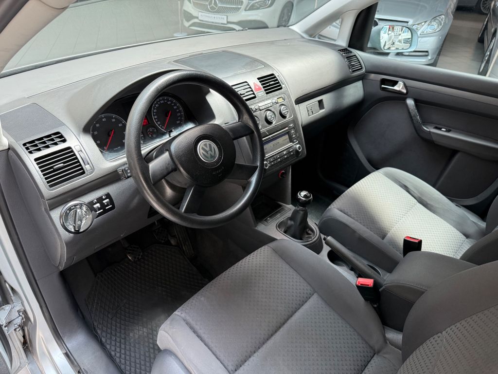 VW Touran Conceptline|7-Sitzer|SHZ|PDC|Klimaanlage VW Touran Conceptline|7-Sitzer|SHZ|PDC|Klimaanlage