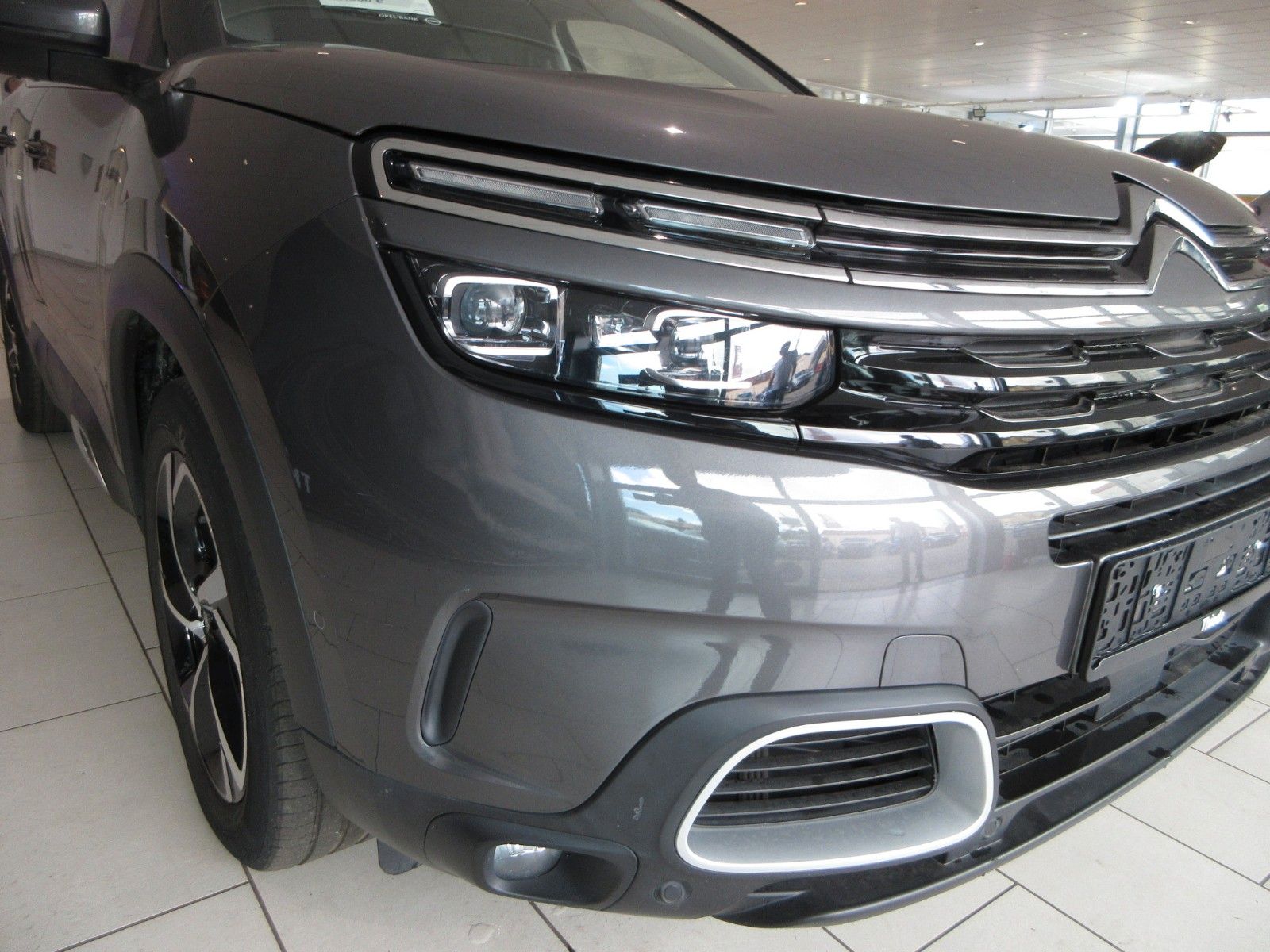 Fahrzeugabbildung Citroën C5 Aircross 1.2T LED/NAVI/SHZ/LEDER/R´CAM