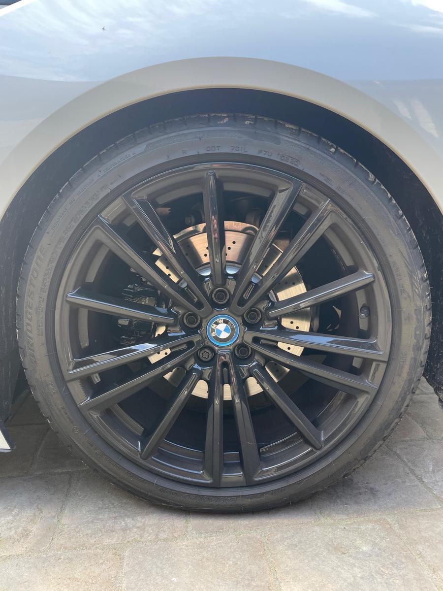 BMW i8 Roadster /Servi+Reifen neu 92,8% Batterie