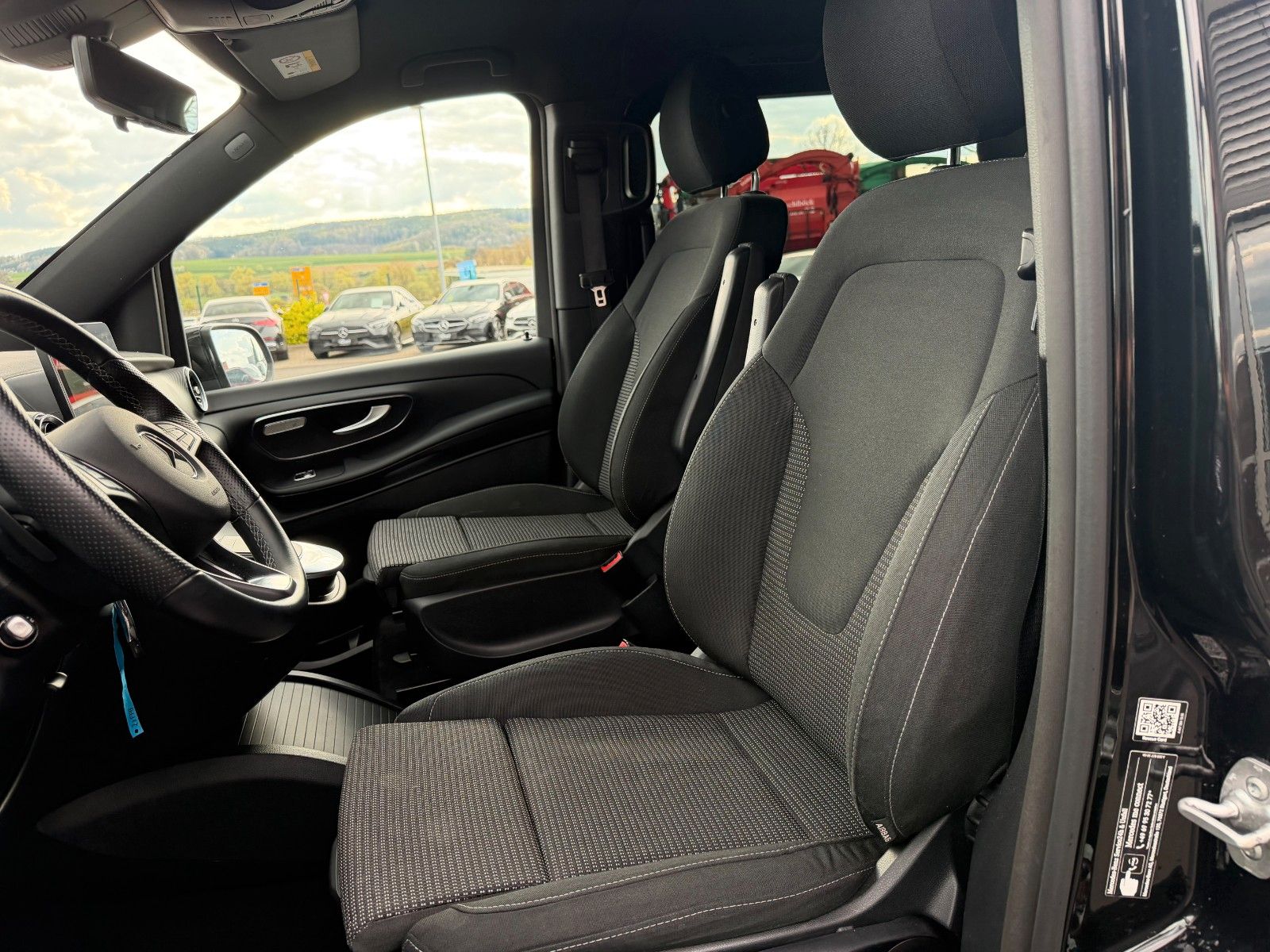 Fahrzeugabbildung Mercedes-Benz V 250 d EDITION AMG Kompakt AHK2,5 DISTRONIC