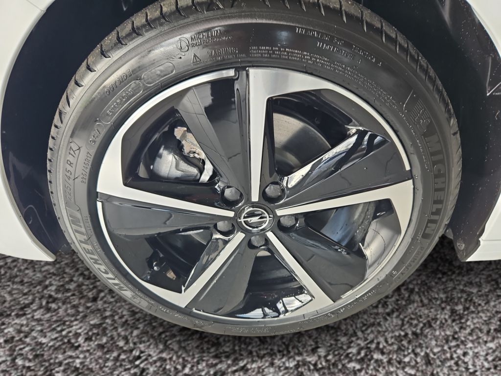 Fahrzeugabbildung Opel Astra 1.2 Turbo Hybrid 48 V GS Navi HUD Head-Up