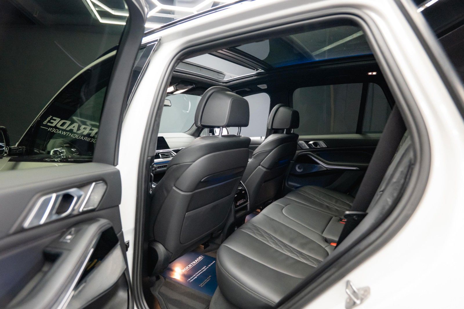 Fahrzeugabbildung BMW X5 M50i Shadow Line | ACC | Pano | Laser | Sky