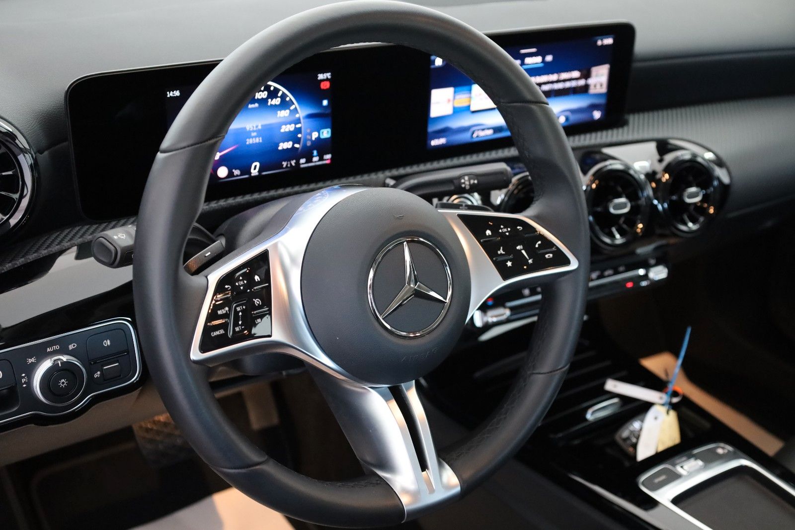 Fahrzeugabbildung Mercedes-Benz A 180 d,T.Leder,Navi,LED,SH,Kamera